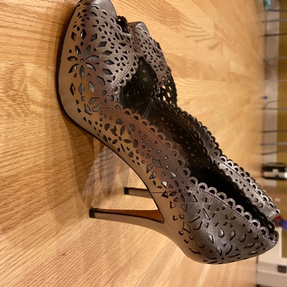 Pumps - Picture 4 of 4